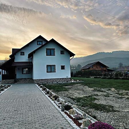 Casa Din Podirei Villa Capu Cîmpului Esterno foto