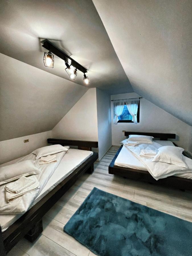 Casa Din Podirei Villa Capu Cîmpului Esterno foto