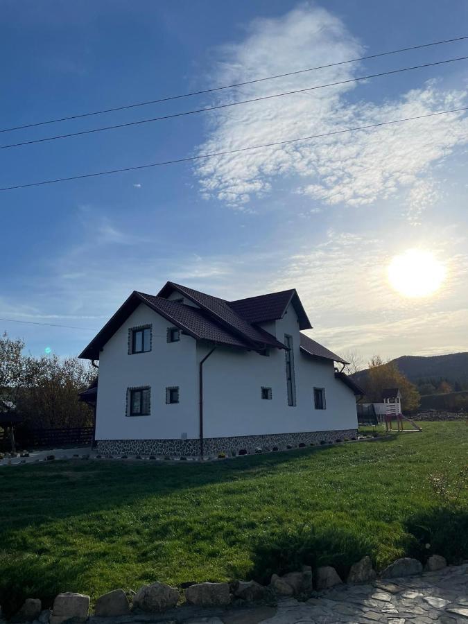 Casa Din Podirei Villa Capu Cîmpului Esterno foto