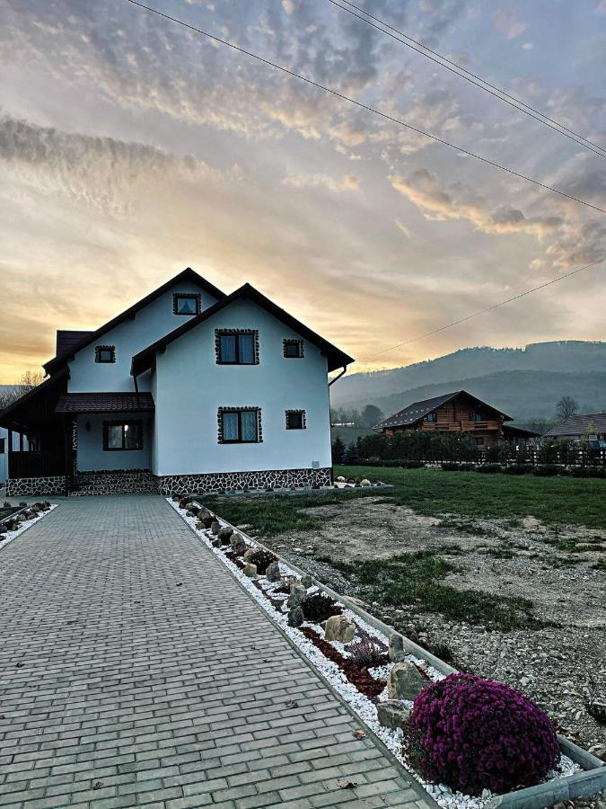 Casa Din Podirei Villa Capu Cîmpului Esterno foto